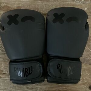 Rumble Matt Black limited edition boxing gloves
